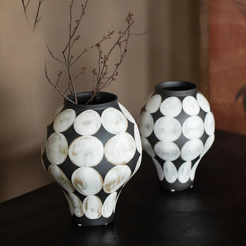 Heritage Handpainted Ceramic Vase – Handpainted Collection | Timeless Craft Ambiance